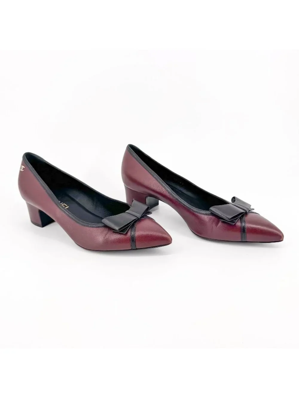 Chanel Pointed Toe Bow Pumps Size 38 US 7-7.5 Maroon Leather CC Mid Block Heel